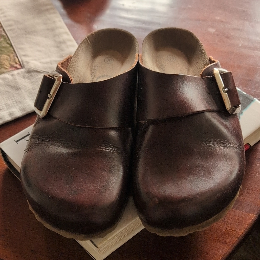 Celtic & Co. Women's Dark Brown Clogs
